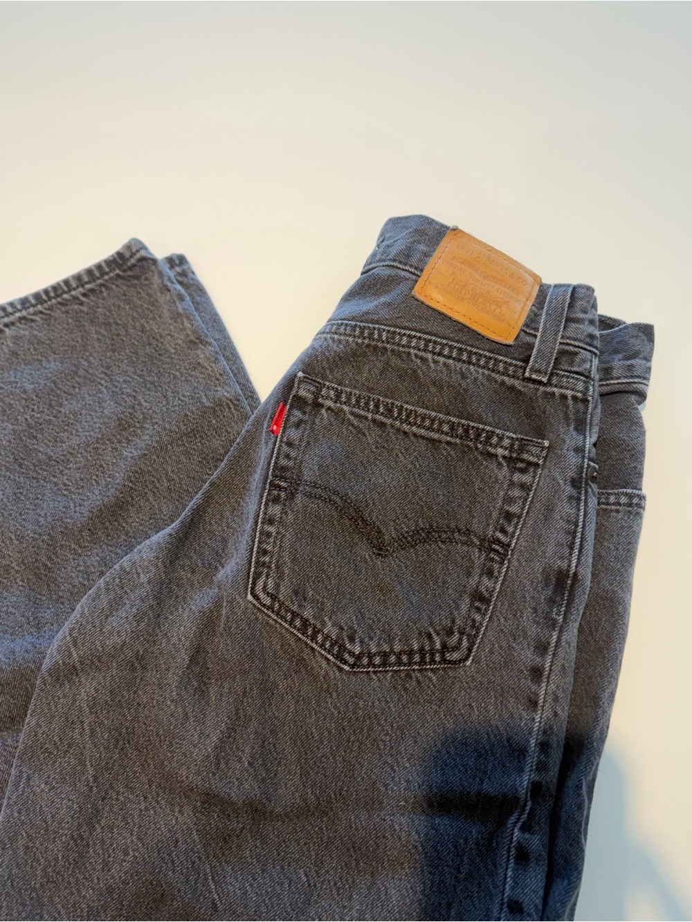Levi's “baggy dad” grey-Black Jeans - Classic Back Pocket Style